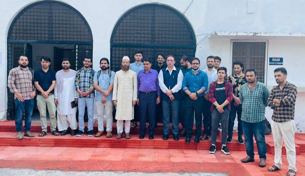 एएमयू: वीसी ने अफगानी छात्रों को सुरक्षा का भरोसा दिलाया, प्रॉक्टर से मिले