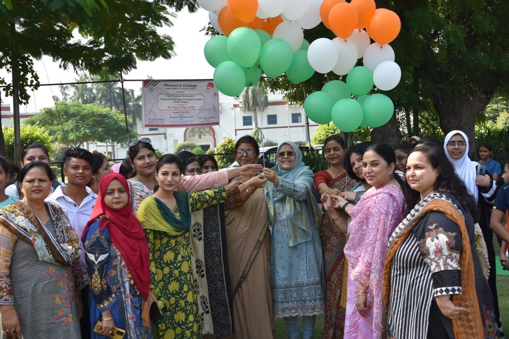 एएमयू के वीमेन्स कालिज द्वारा आयोजित ओपन डिस्ट्रिक्ट प्रतियोगिता का उद्घाटन