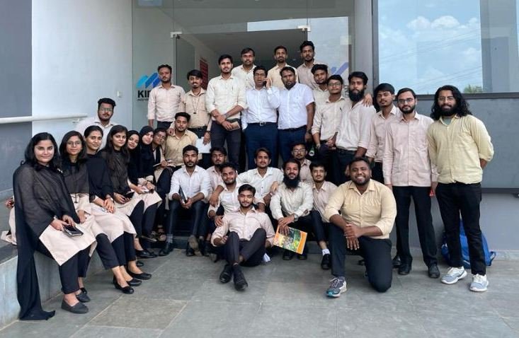 मल्लापुरम केंद्र के प्रबंधन के छात्रों का केरल की कंपनियों का दौरा