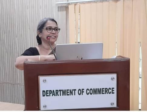 ‘महिला सशक्तिकरण’ पर एएमयू के वाणिज्य विभाग में प्रो. बनर्जी का विस्तार व्याख्यान