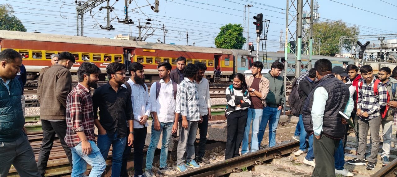 AMU Civil Engineering Students Visit Aligarh Railway Yard for Educational Tour